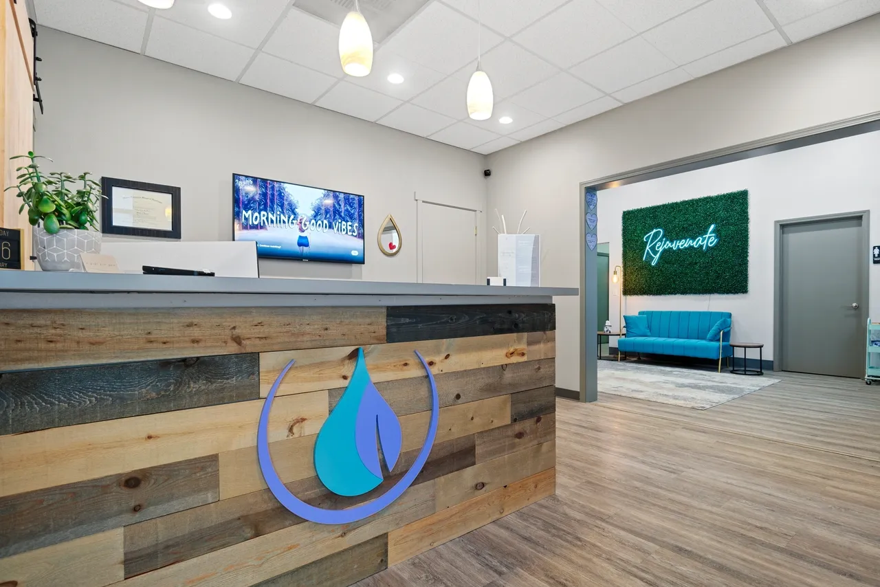 a reception desk in a room - rs=w_1280,h_854 (5)